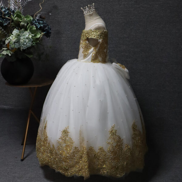 White one-shoulder girl wedding dress, pearl decoration, mesh design, gold applique, suitable for birthday parties, weddings