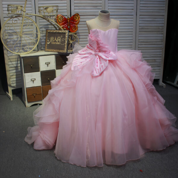 A long, ethereal pink princess dress for hosting and stage performances, with a high-end princess style