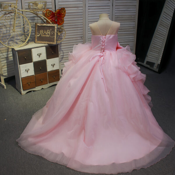 A long, ethereal pink princess dress for hosting and stage performances, with a high-end princess style