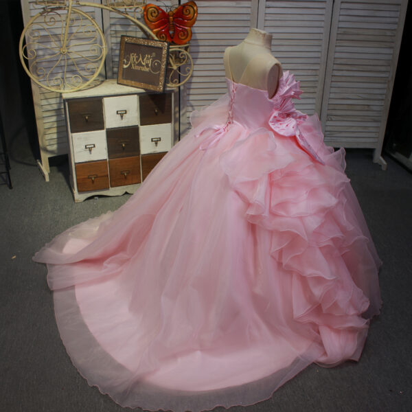 A long, ethereal pink princess dress for hosting and stage performances, with a high-end princess style