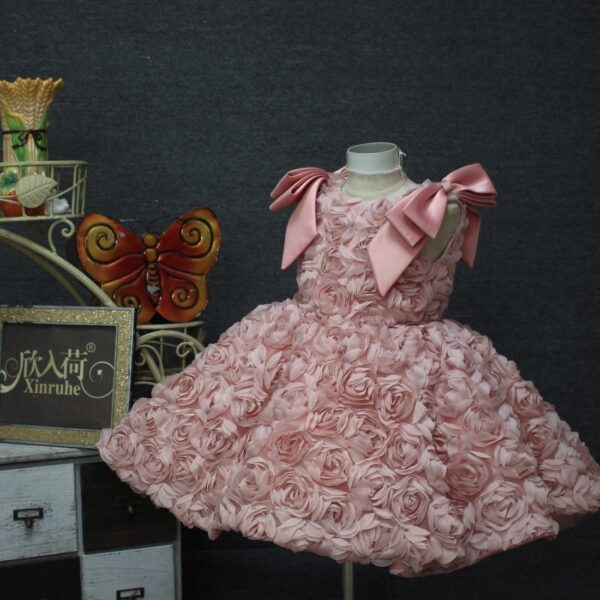 Pink three-dimensional flower short dress and vest style, pink and sweet, sweet, hosting performance, fashion show