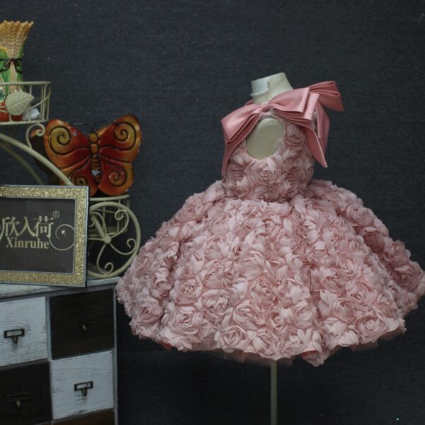 Pink three-dimensional flower short dress and vest style, pink and sweet, sweet, hosting performance, fashion show