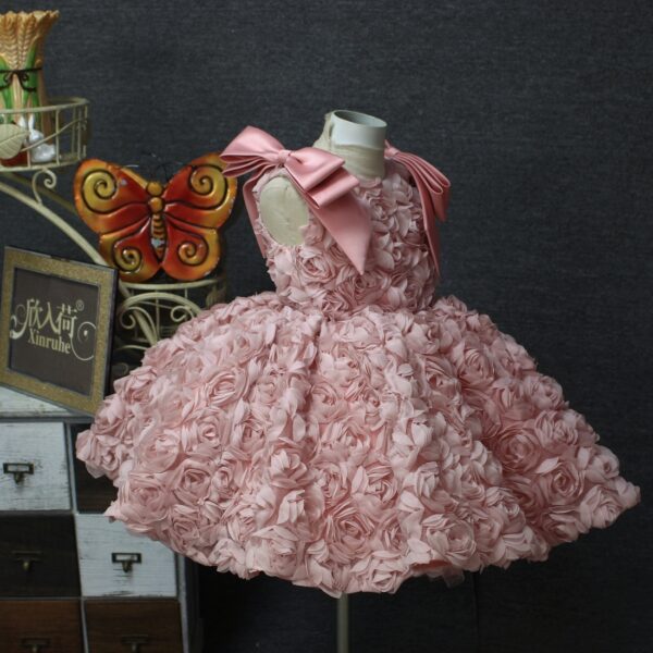 Pink three-dimensional flower short dress and vest style, pink and sweet, sweet, hosting performance, fashion show