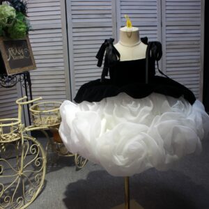 Xinruhe girls' black and white short dress, rose flower princess dress, puffy dress, stage performance, fashion show, Hepburn style