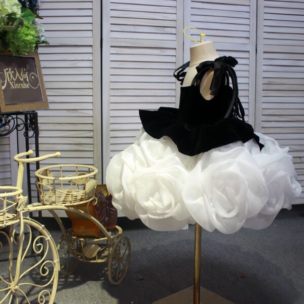 Xinruhe girls' black and white short dress, rose flower princess dress, puffy dress, stage performance, fashion show, Hepburn style