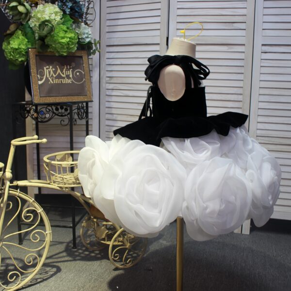 Xinruhe girls' black and white short dress, rose flower princess dress, puffy dress, stage performance, fashion show, Hepburn style