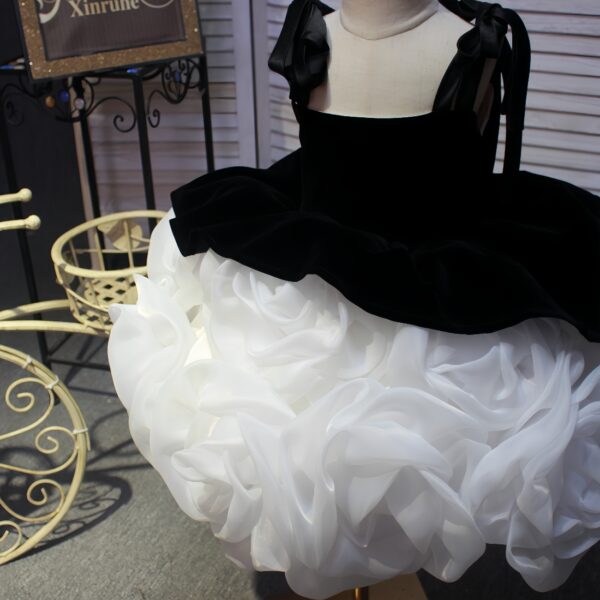 Xinruhe girls' black and white short dress, rose flower princess dress, puffy dress, stage performance, fashion show, Hepburn style